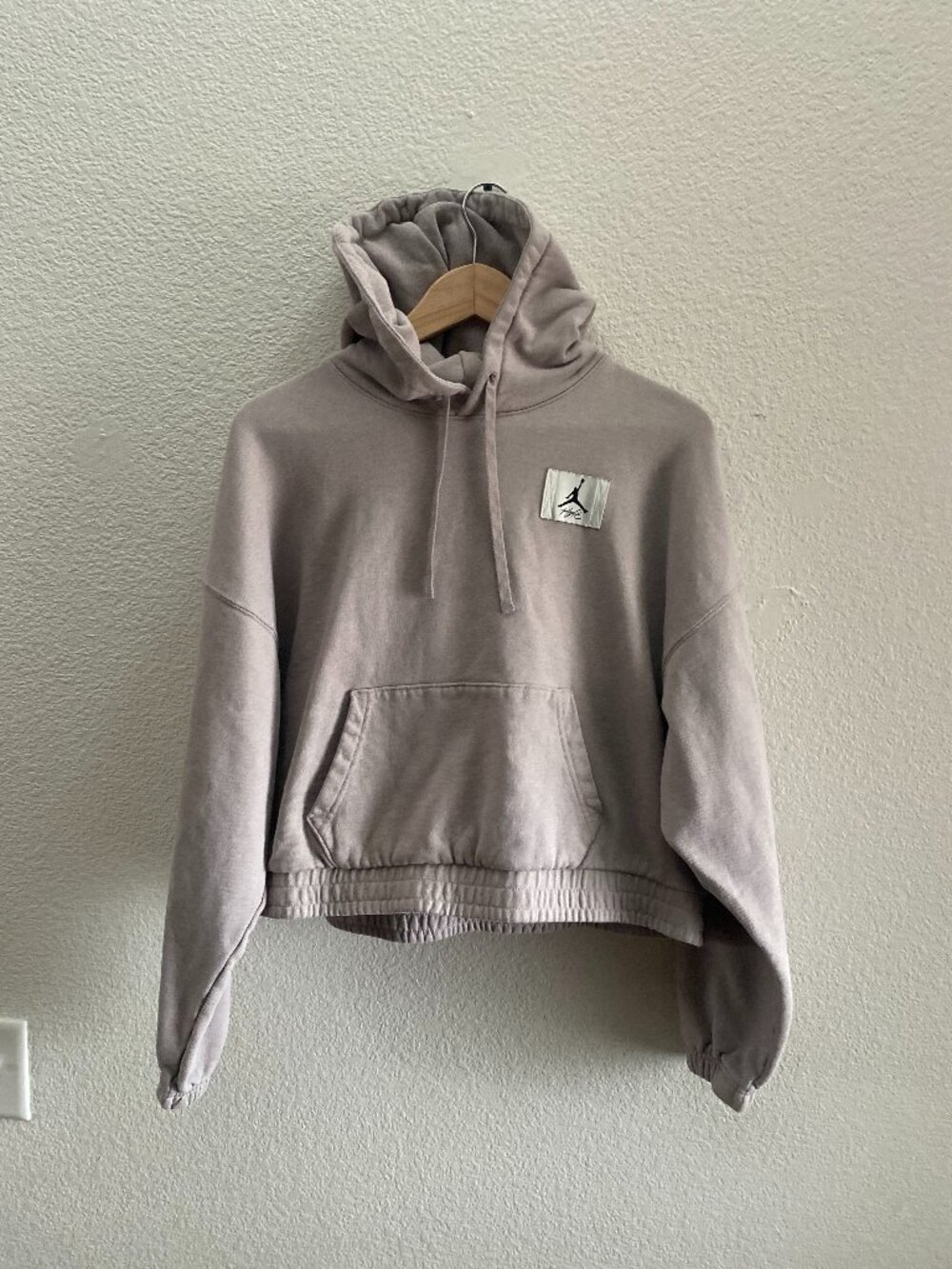 Jordan Essentials Fleece Pullover Hoodie Crop Large Gray Beige Jumpman Flight